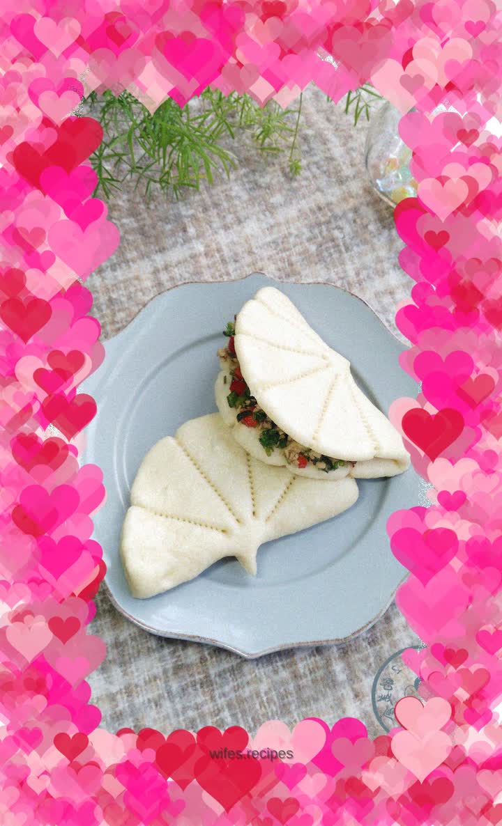 Braised pork with lotus leaves