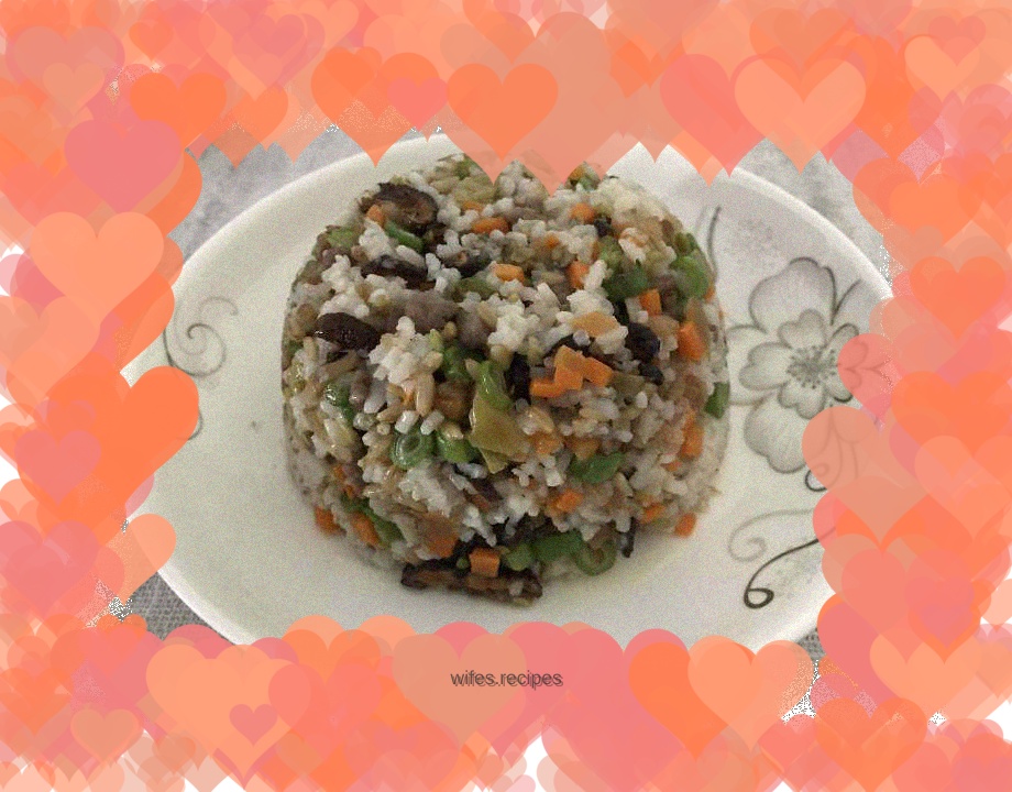 Fried rice with beef cubes and pickles