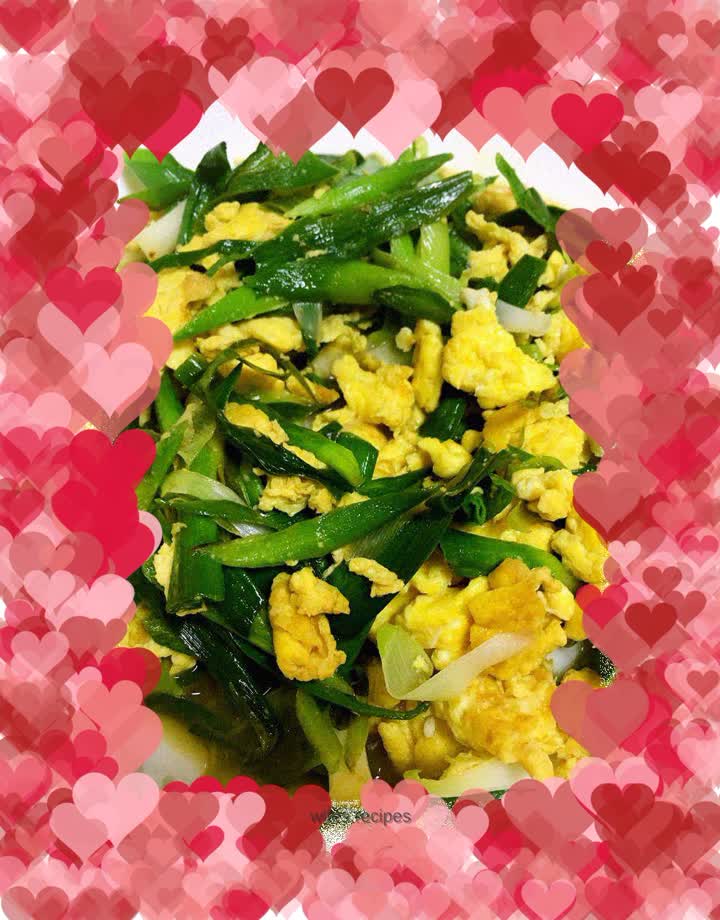 Fried eggs with garlic