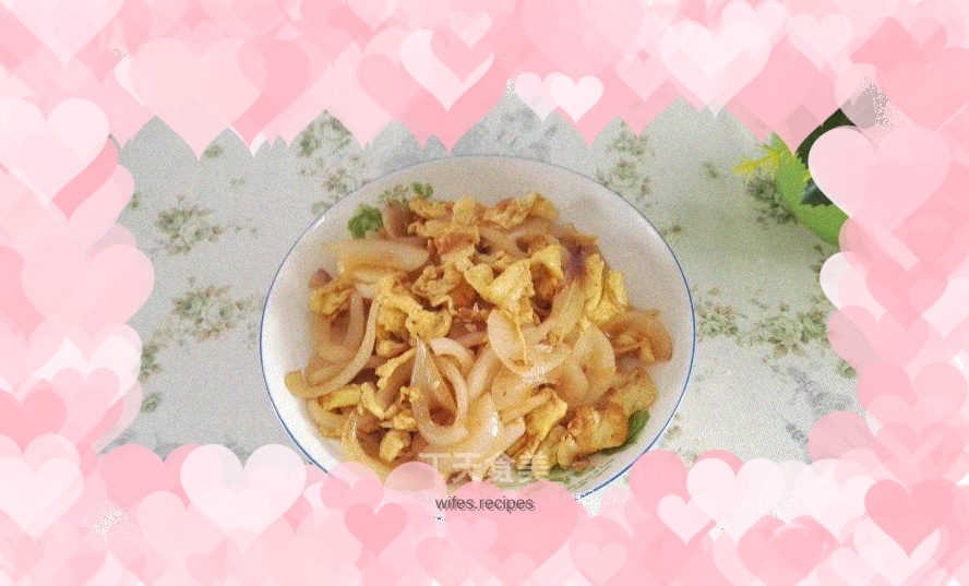Fried eggs with onions