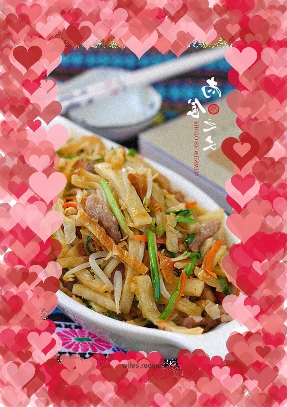 Shredded pork and bean sprouts braised pancake