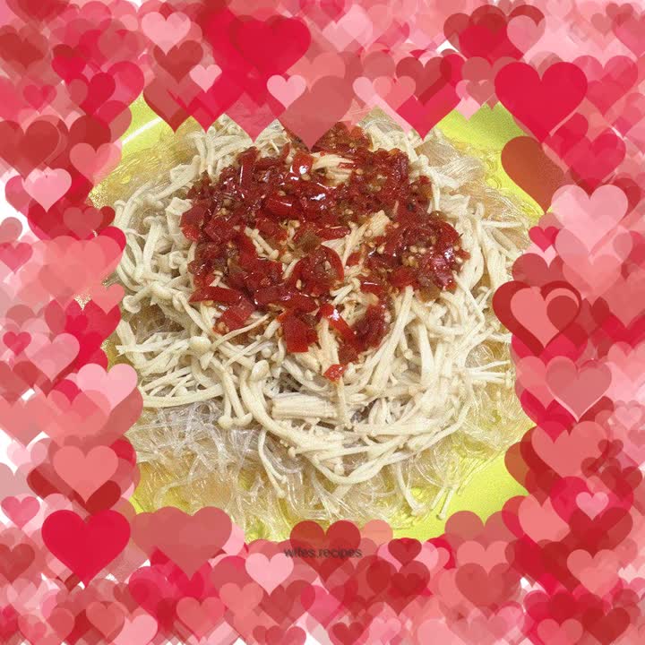 Vermicelli with chopped pepper and enoki mushrooms