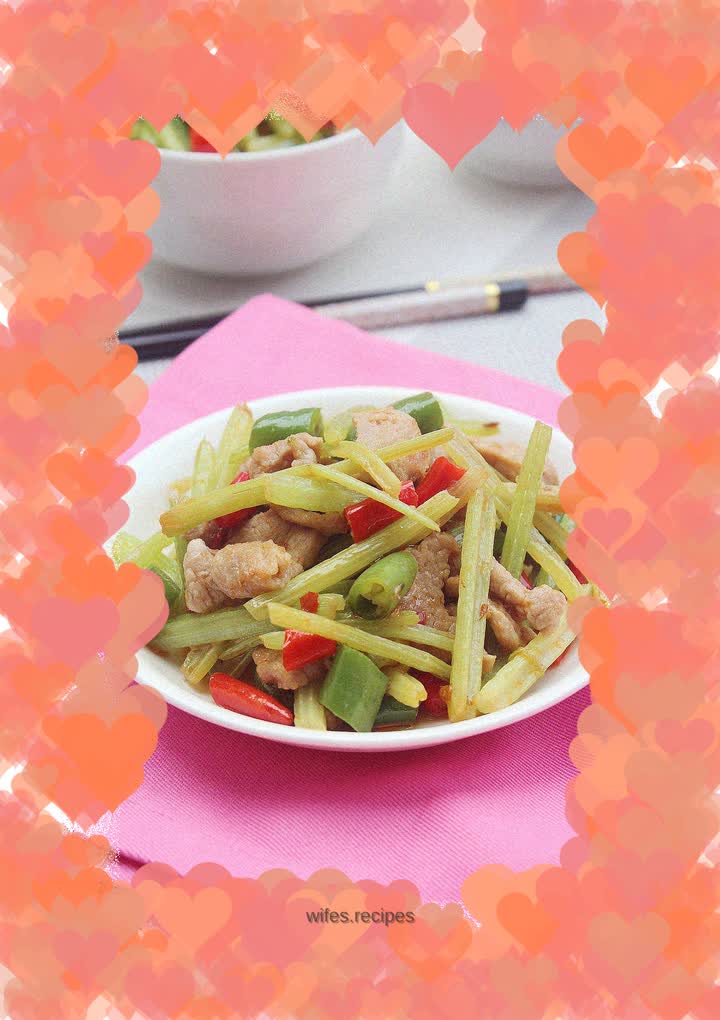 Stir-fried pork slices with celery