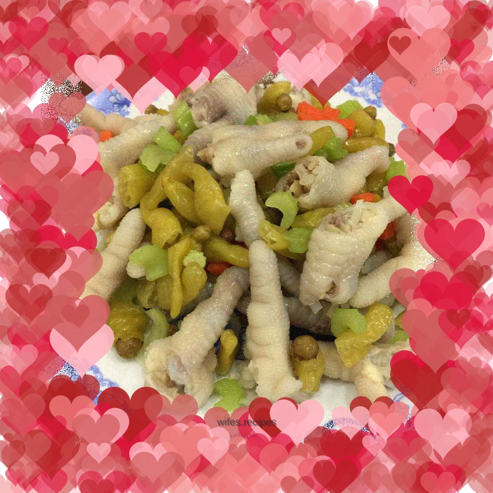 Pickled pepper chicken feet