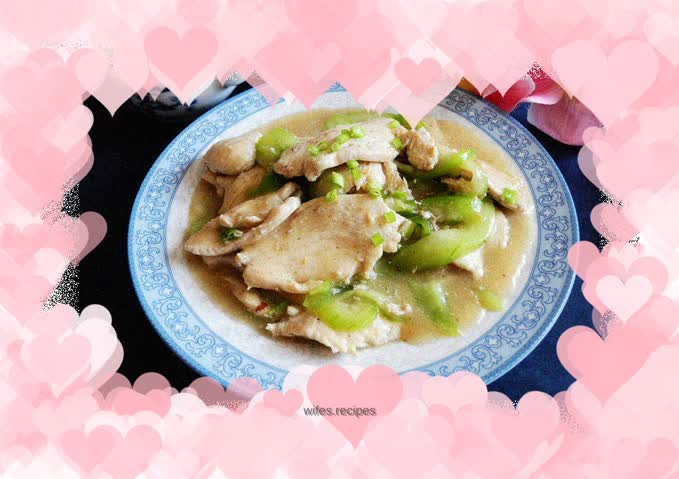 Stir-fried chicken with loofah