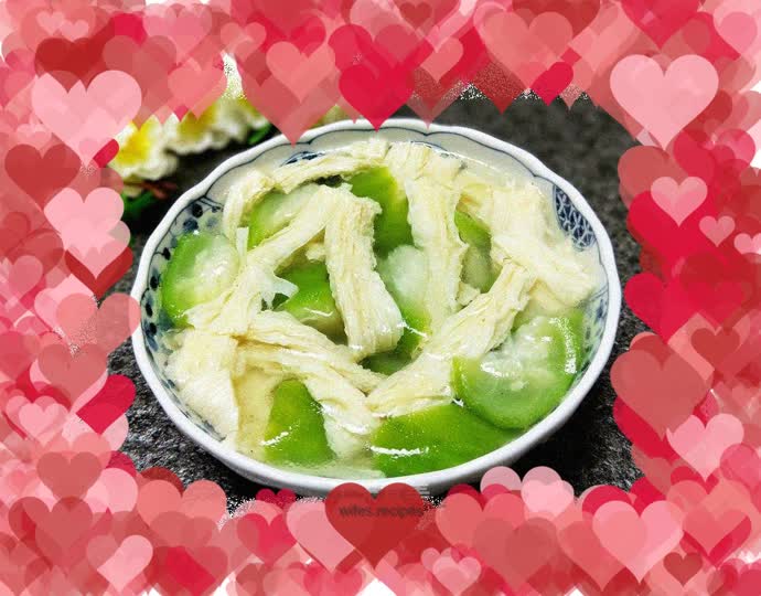 Luffa and bean curd soup