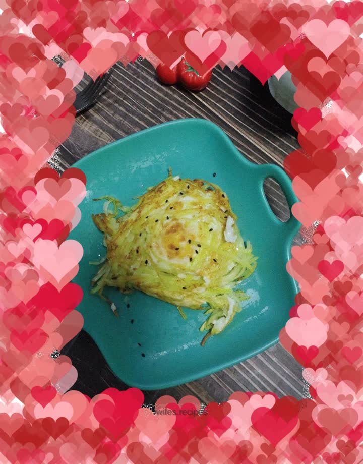 Omelette with shredded potatoes