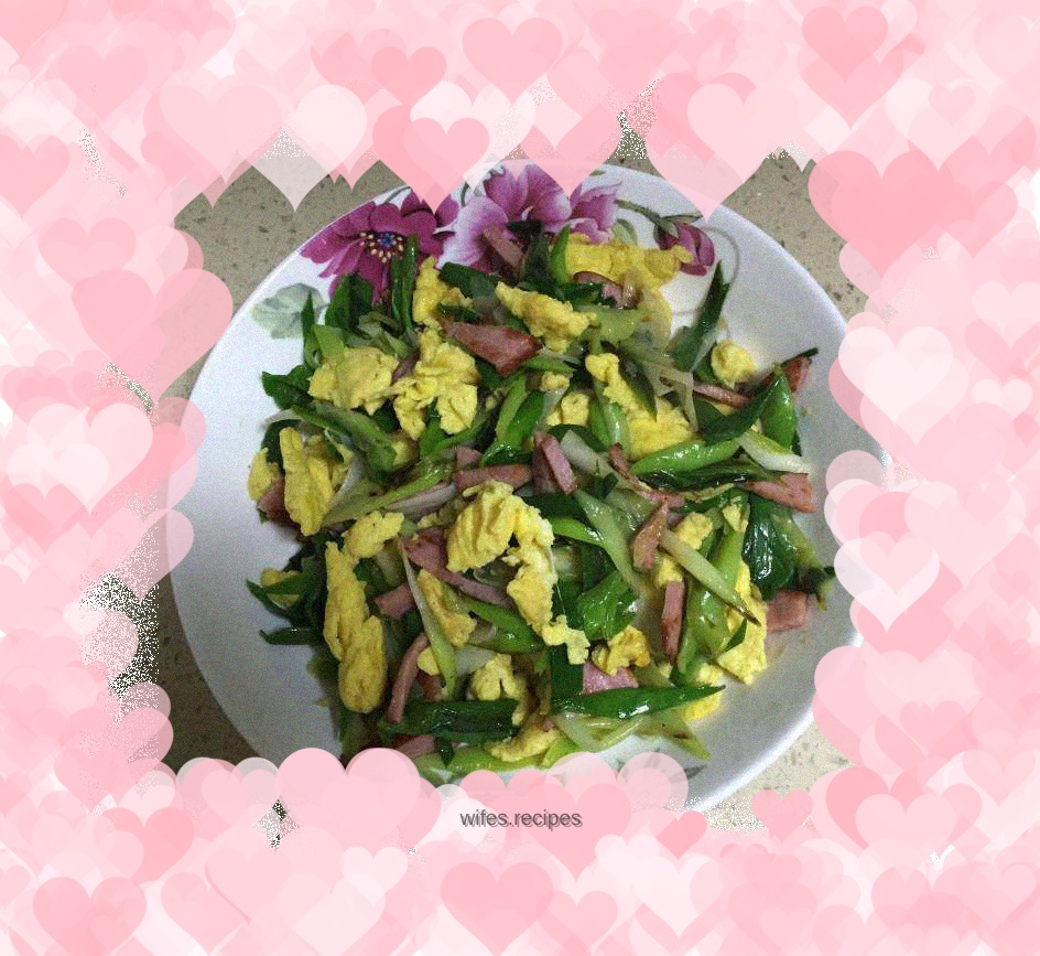 Fried eggs with garlic sprouts
