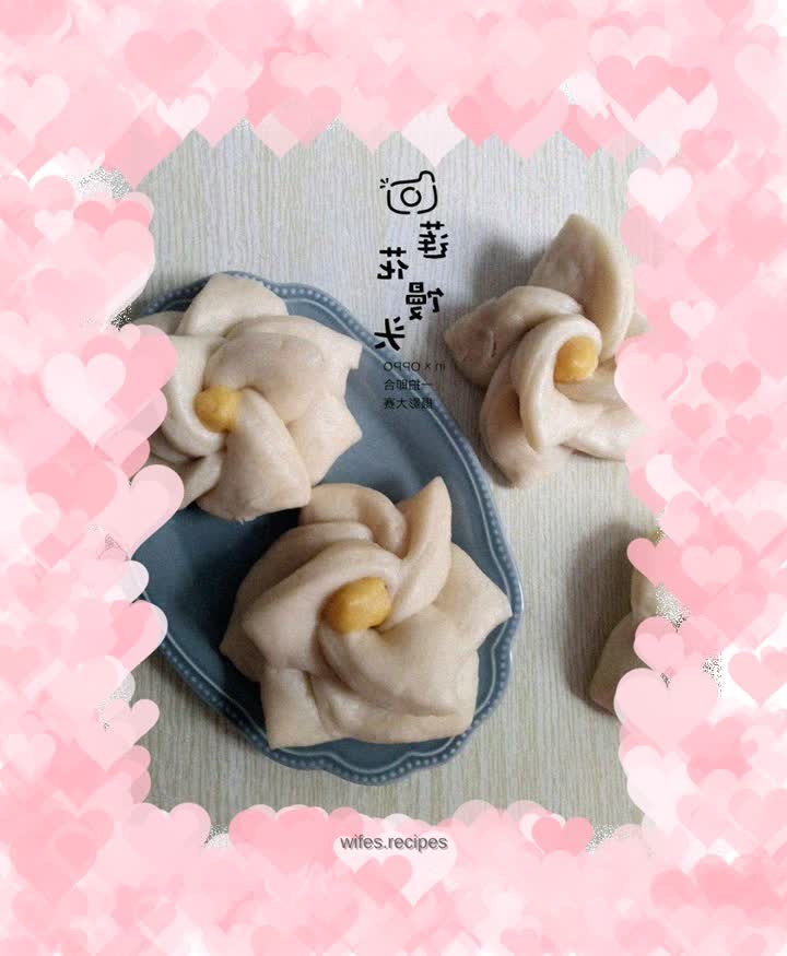 Lotus steamed buns