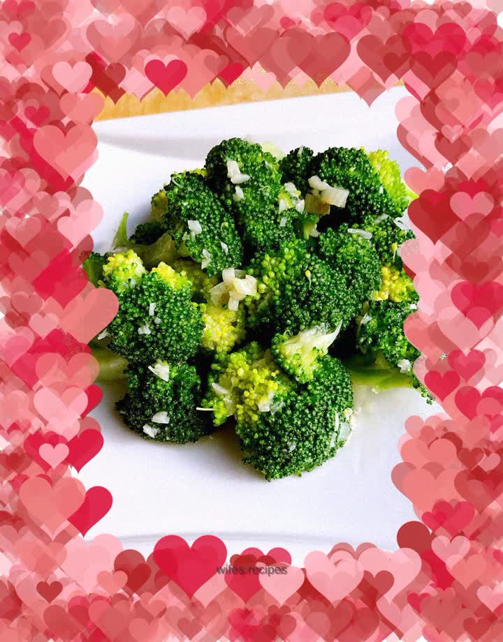 Stir-fried broccoli with garlic