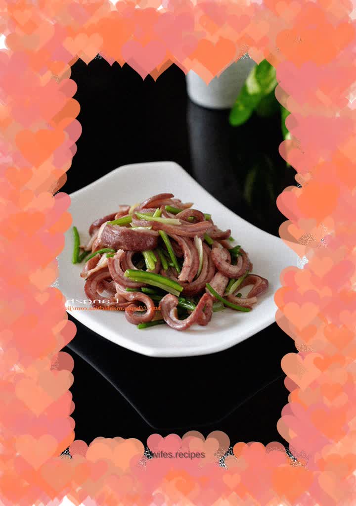 Stir-fried belly shreds with coriander