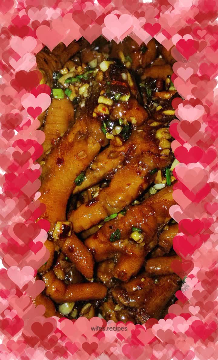 Delicious braised chicken feet