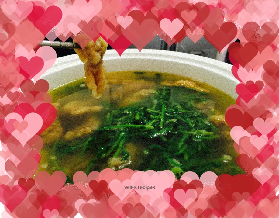 Crispy meat and bean sprouts soup