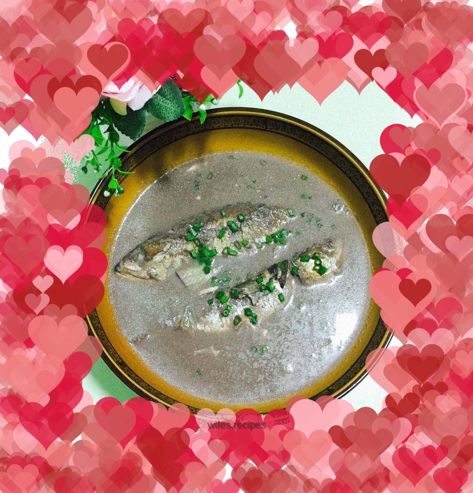 Black soy milk and yellow tail fish soup