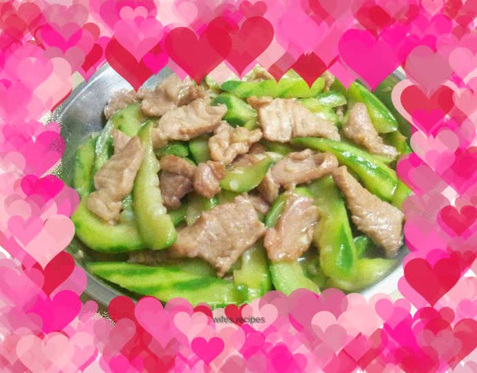 Stir-fried pork slices with loofah