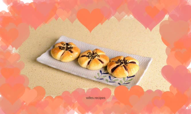 Flower bean paste bread