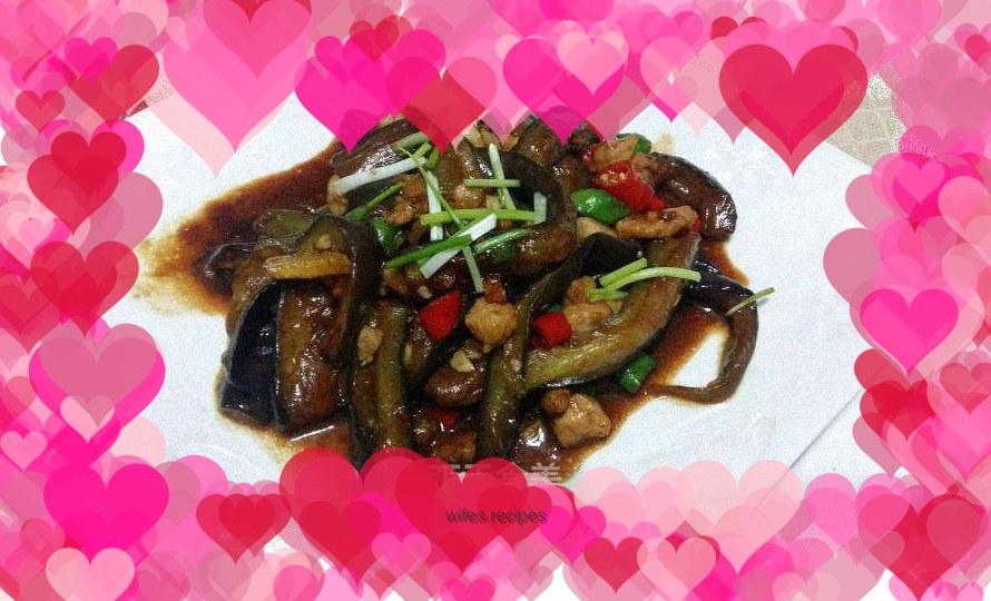 Stir-fried eggplant with diced green and red pepper meat