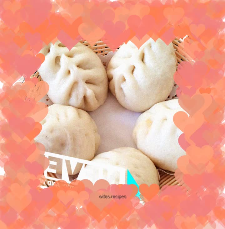 Pork buns with green onions