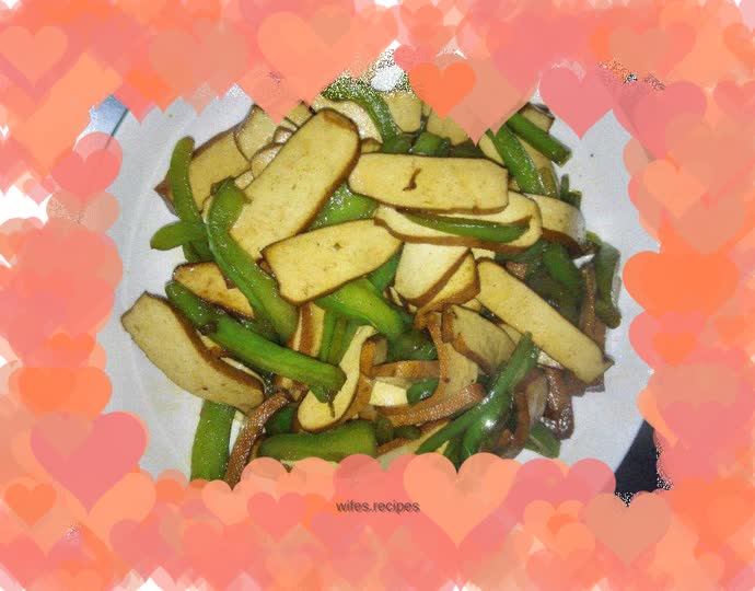 Stir-fried green pepper with fragrant dry ingredients