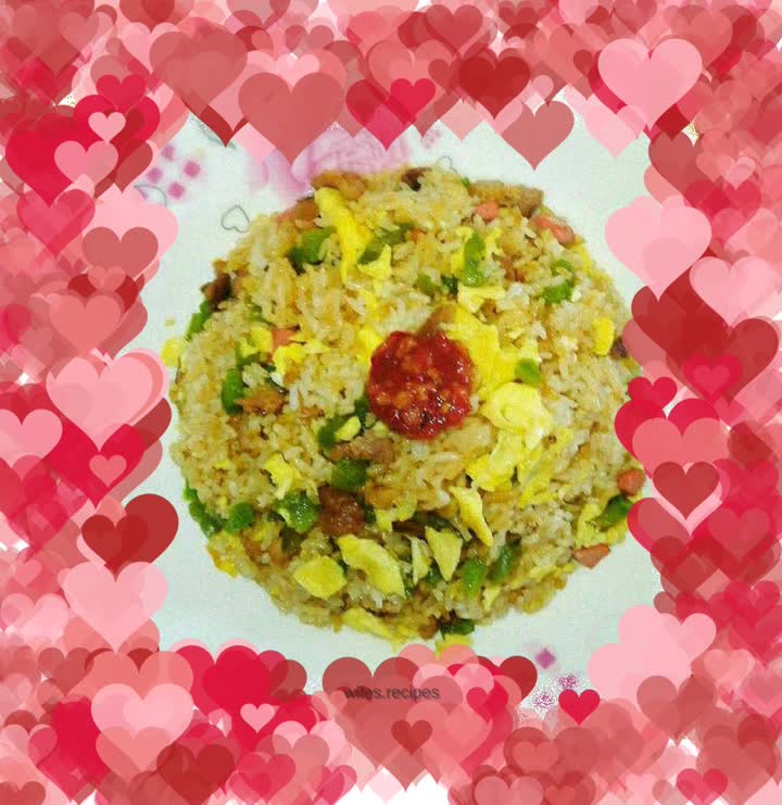 Fried rice with green pepper, diced pork and egg