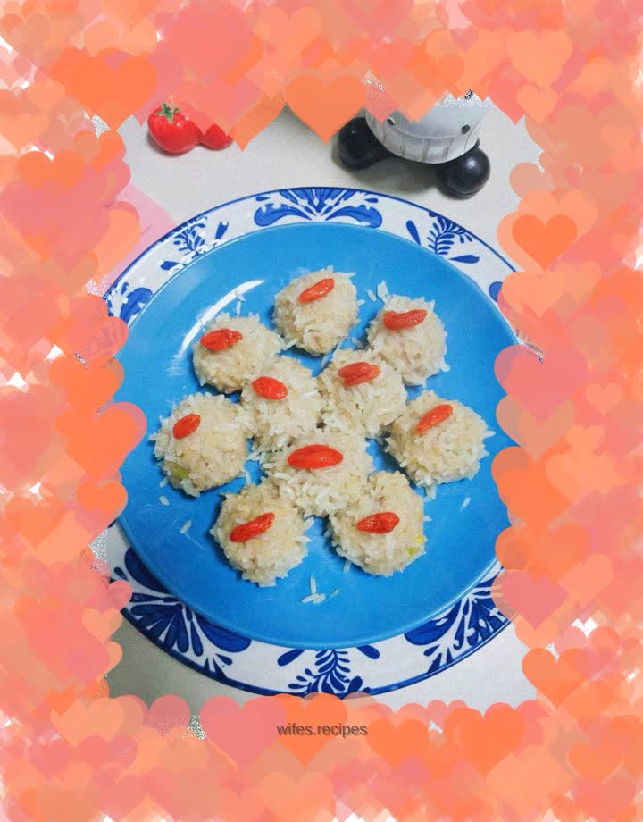 Steamed glutinous rice and lotus root balls