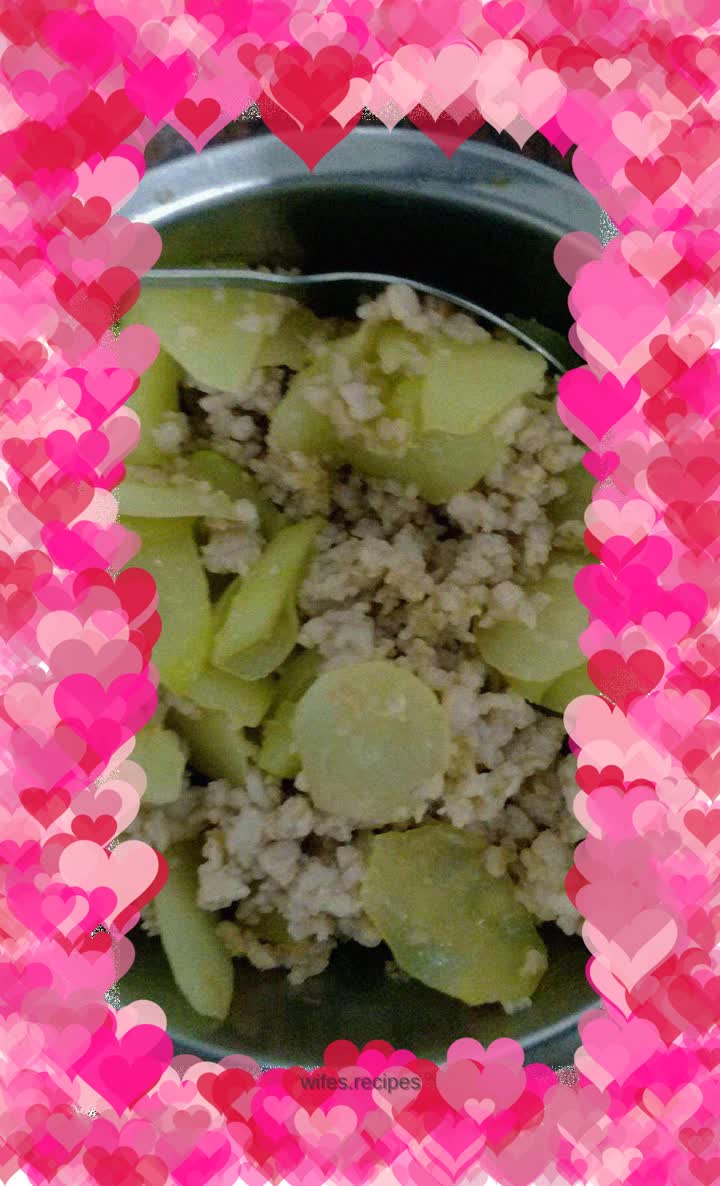 Stir-fried Lean Minced Pork with Lettuce