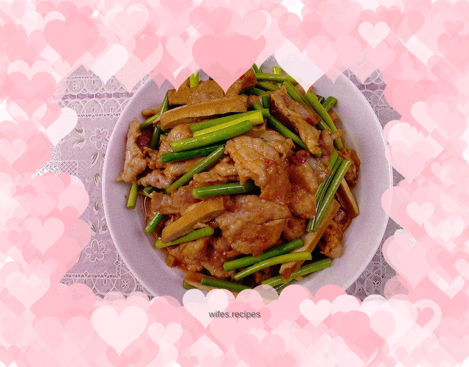 Sliced pork with garlic sprouts