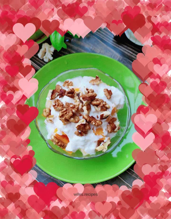 Mango apple walnut mixed with yogurt