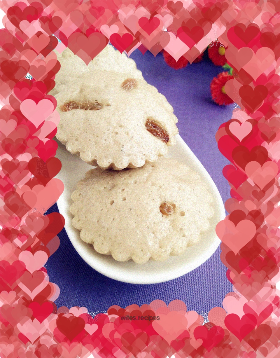 Black bean raisin steamed cake