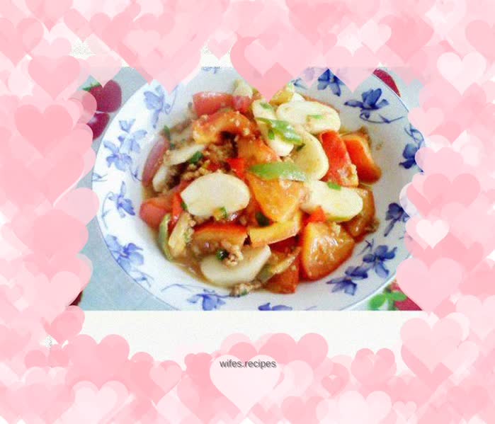 Fried rice cake with minced meat and tomatoes