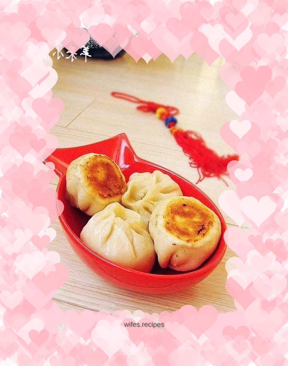 Pan-fried buns with carrots and eggs