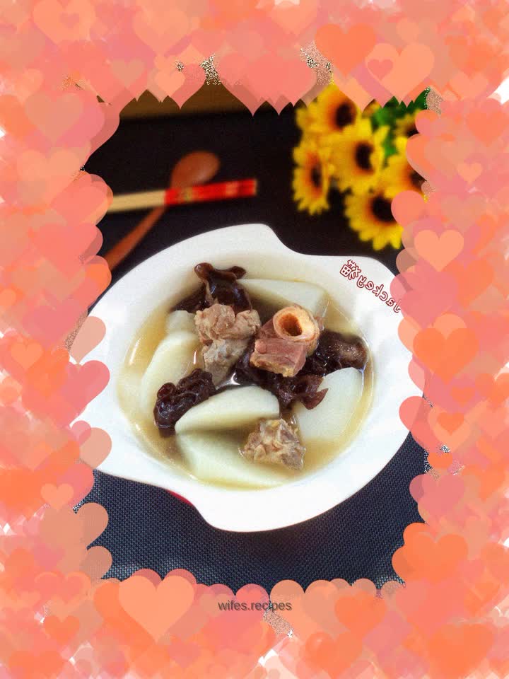 Carrot and cloud ear bone soup