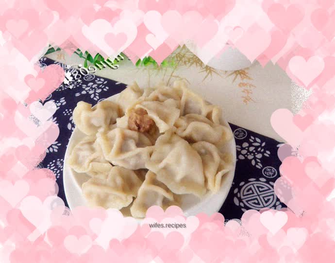 Dumplings stuffed with pork and green onions