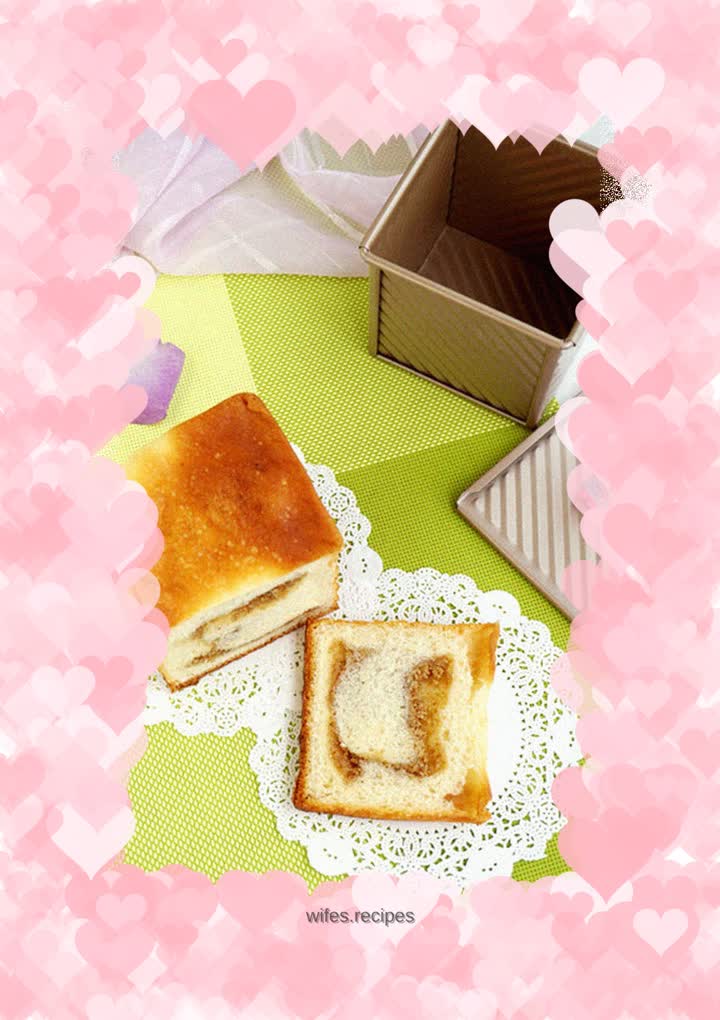 Small square toast with sesame filling