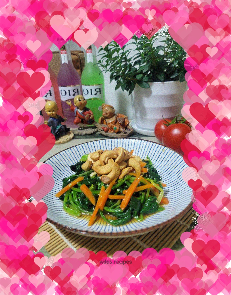 Spinach mixed with cashews