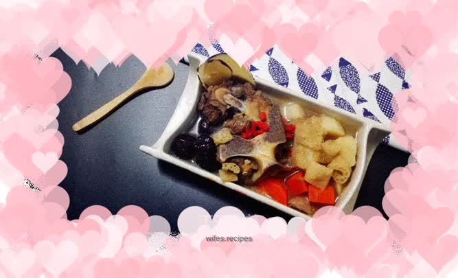 Bamboo fungus and beef bone soup