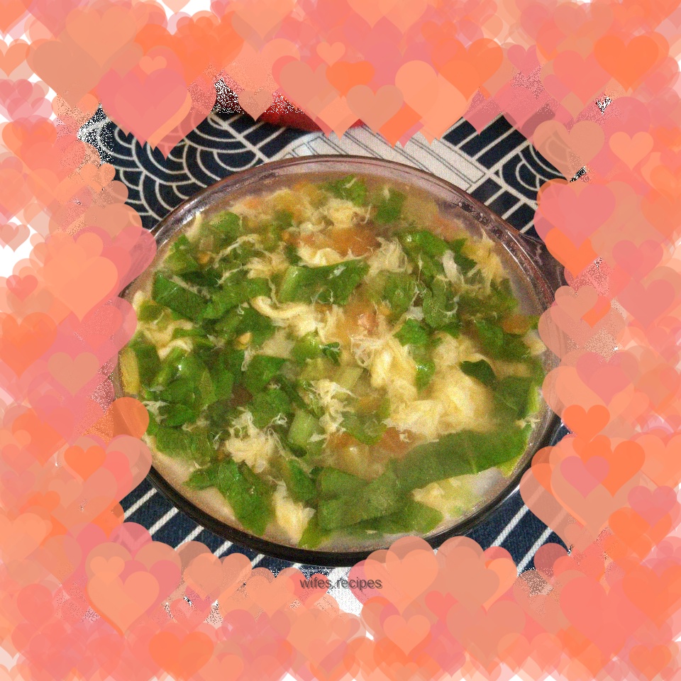 Lettuce, fungus and egg soup