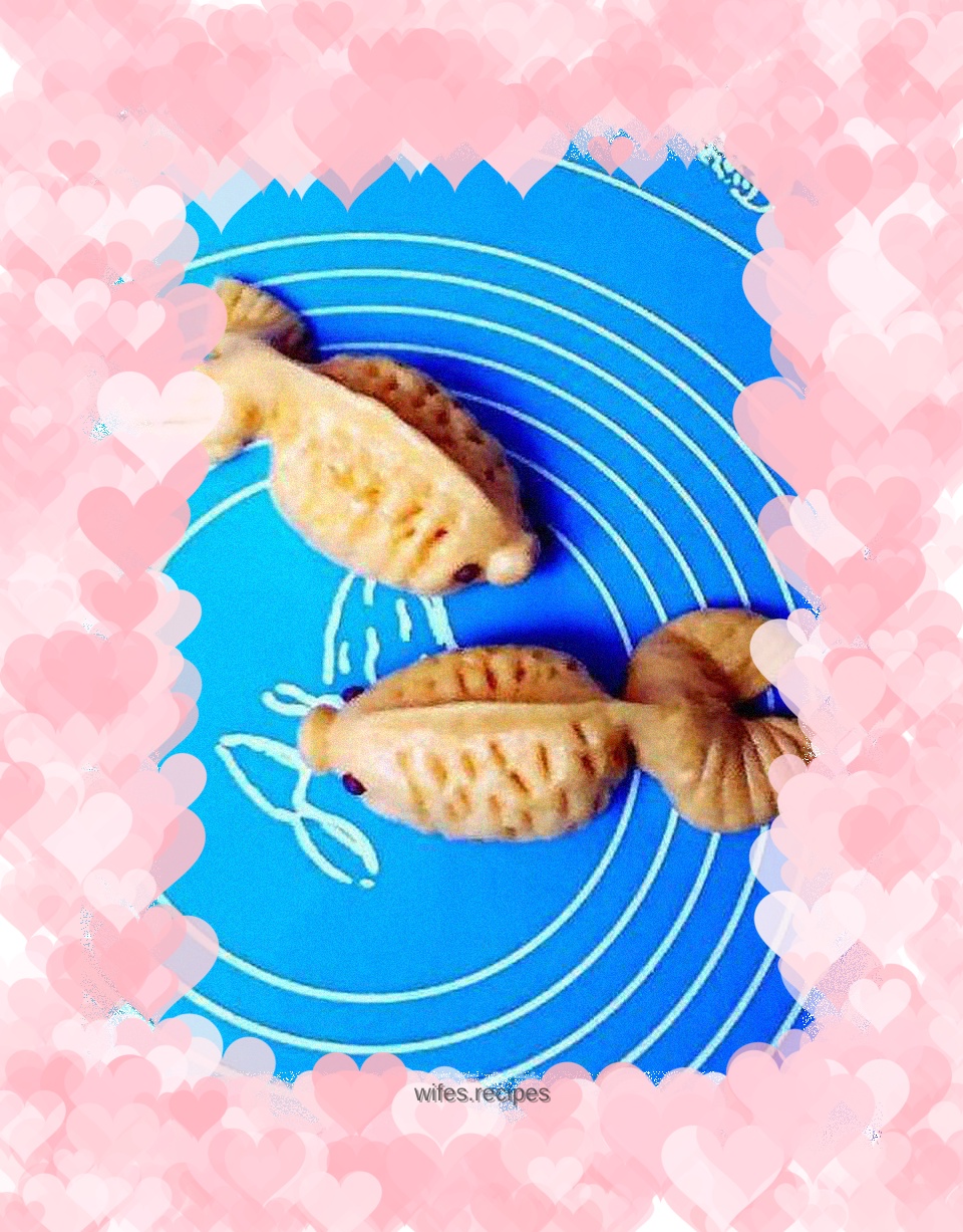 Red bean and goldfish buns