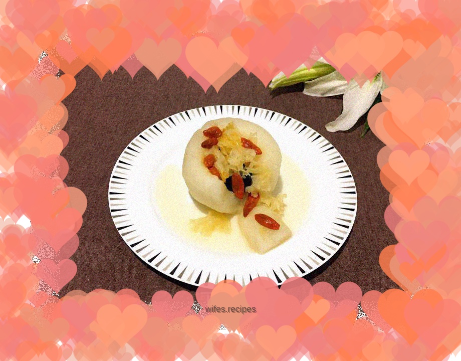 Autumn pear steamed ears