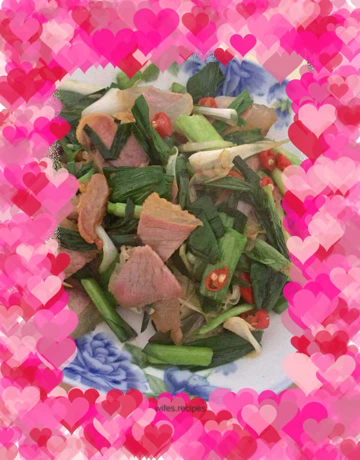 Stir-fried bacon with green garlic