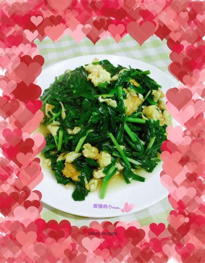 One minute scrambled eggs with chives~ One minute scrambled eggs with chives