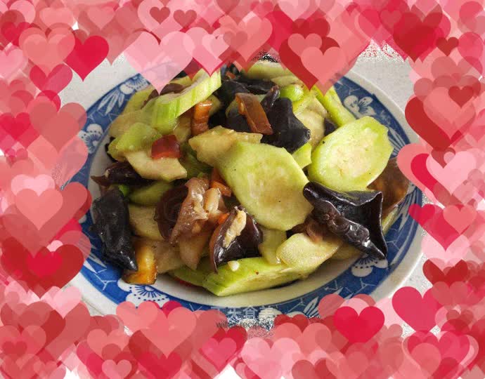 Stir-fried black fungus with loofah