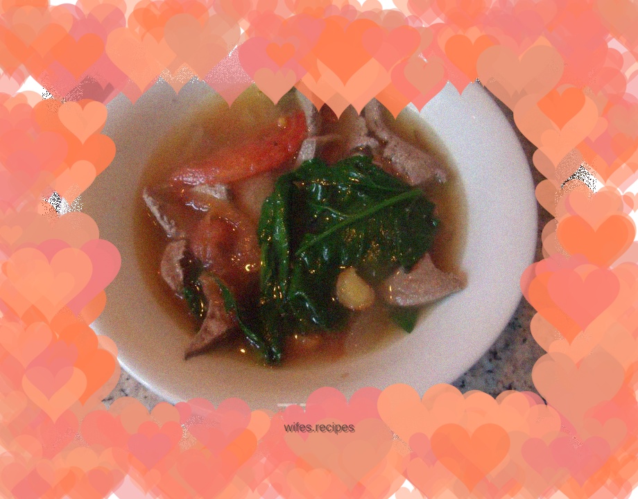 Spinach, tomato and pork liver soup