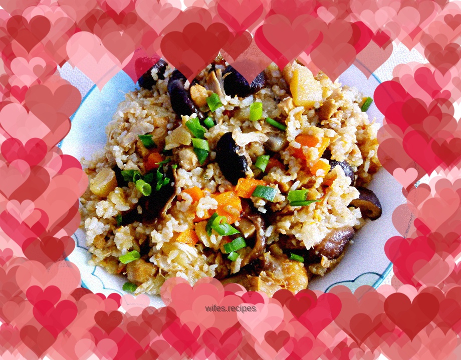 Claypot rice with mushrooms and chicken legs