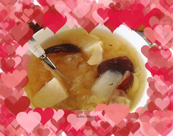 Tremella lily and snow pear soup