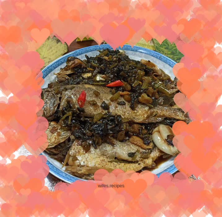 Braised small yellow croaker with pickled vegetables