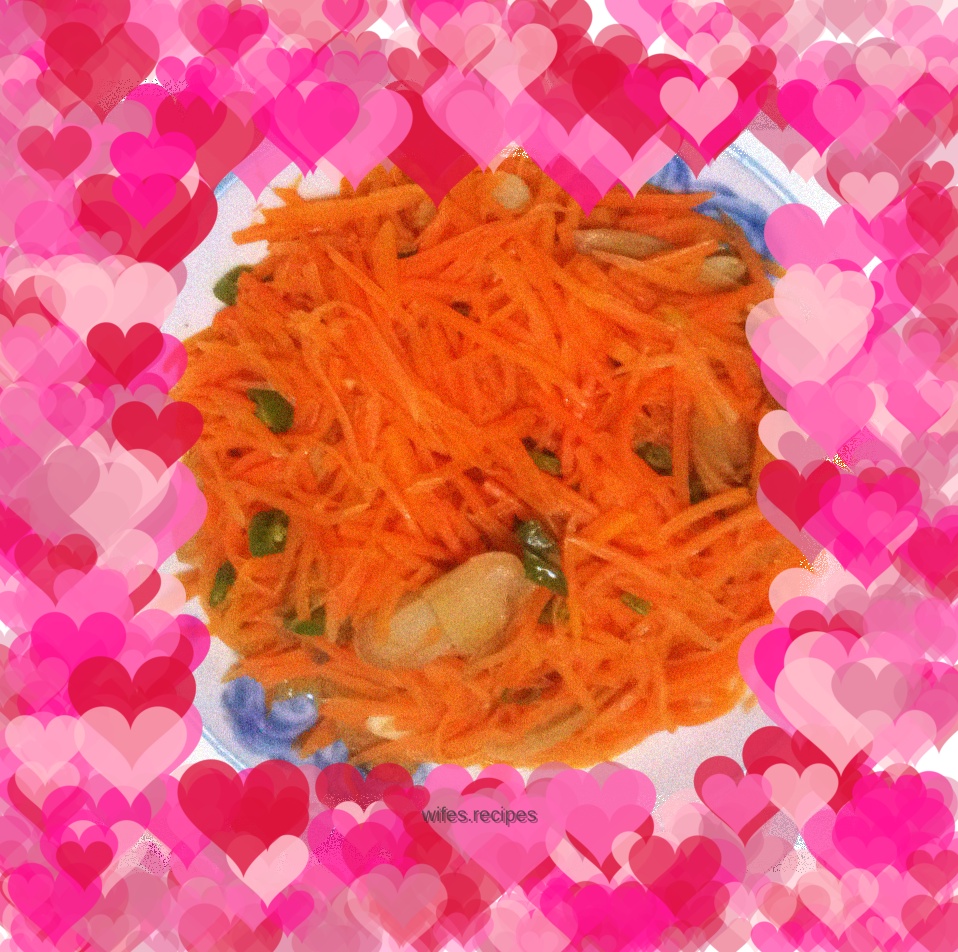 Stir-fried chicken sausage with shredded carrots