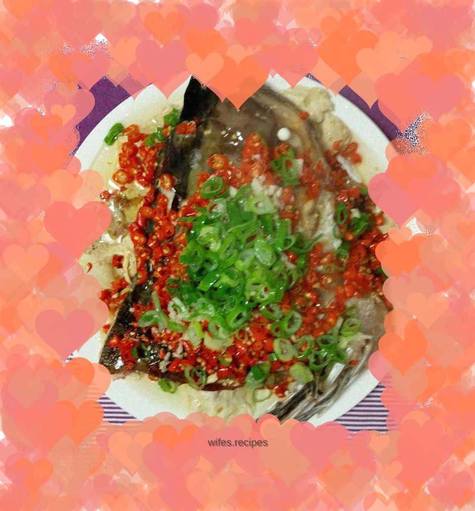 Fish head with chopped pepper