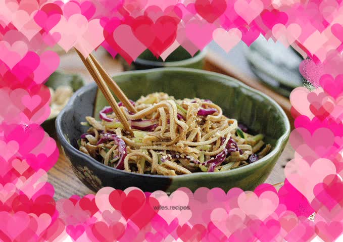 Shredded chicken mixed with tofu skin