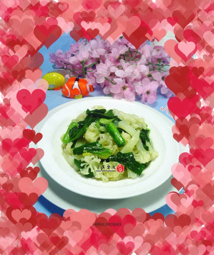 Stir-fried cauliflower with garlic